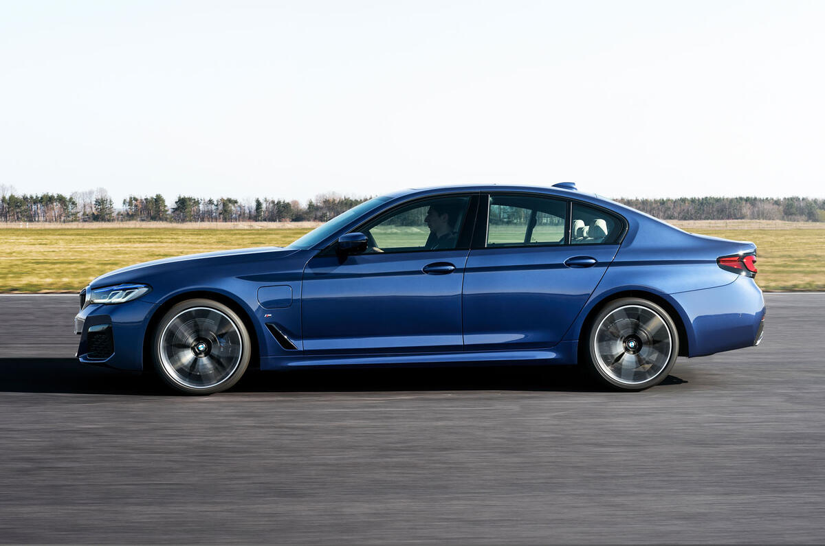 BMW 530e 2020 facelift official images - tracking side