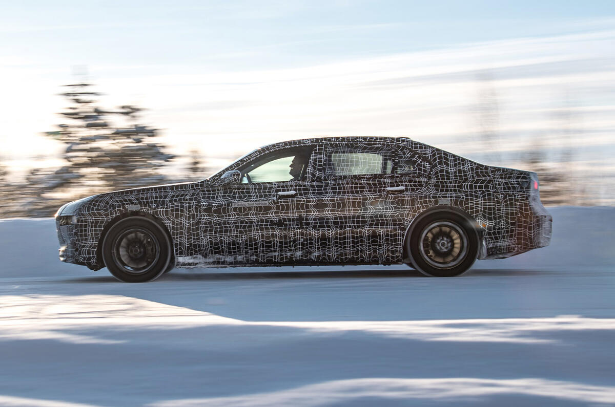 98 BMW i7 official winter testing 2021 side pan 98 BMW i7 official winter testing 2021 side pan