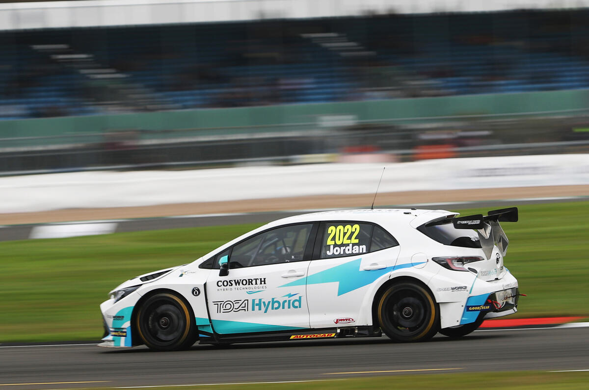 98 BTCC hybrid racer debut feature panning side 98 BTCC hybrid racer debut feature panning side