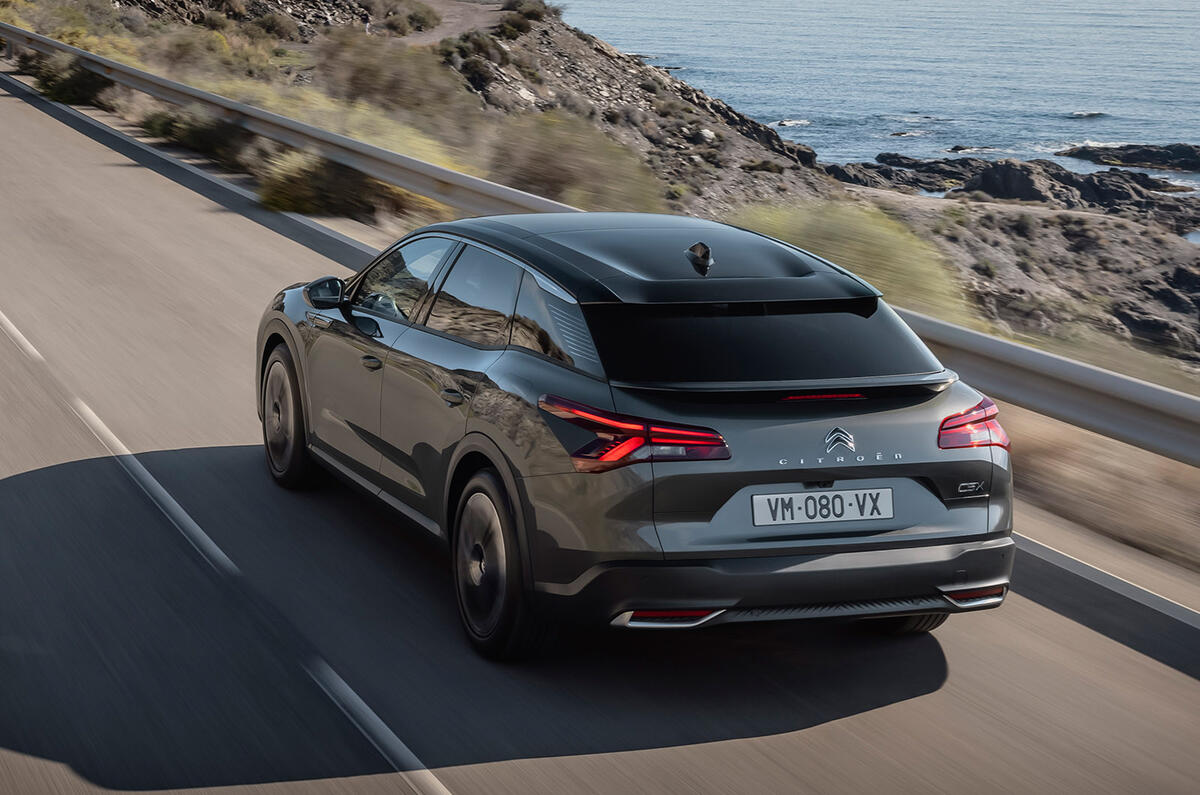 98 Citroen C5X official reveal images tracking rear 98 Citroen C5X official reveal images tracking rear