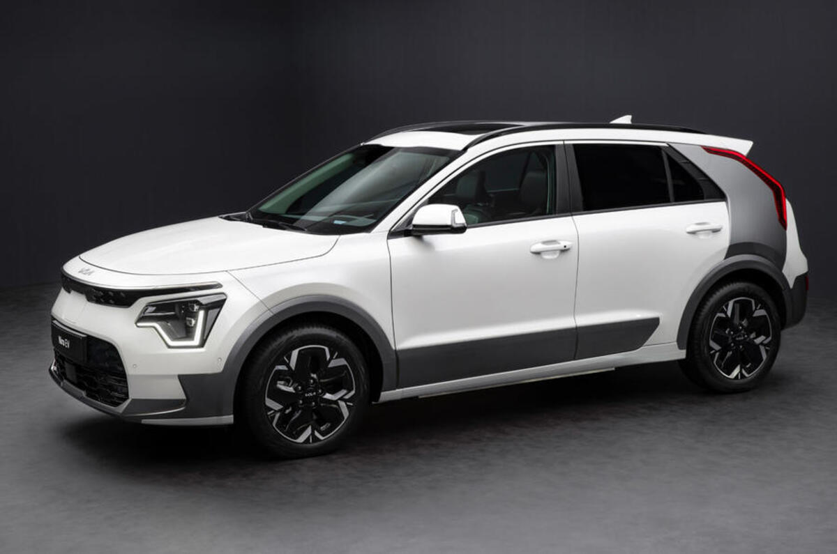 98 kia niro ev 2022 official reveal europe static side 98 kia niro ev 2022 official reveal europe static side