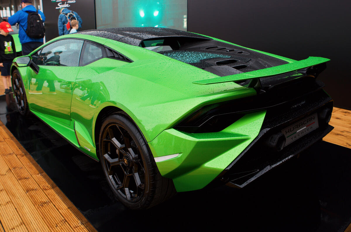 98 lamborghini huracan tecnica rear quarter