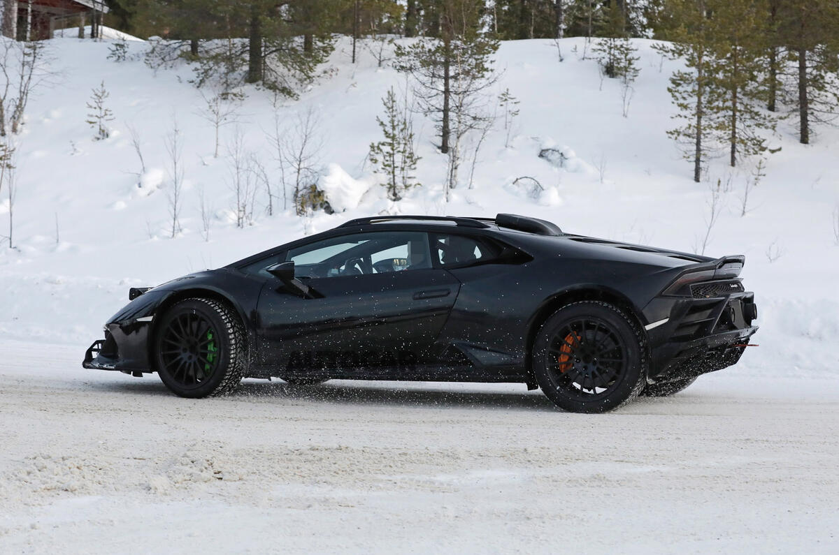 98 Lamborghini Sterrato spies 2022 side 98 Lamborghini Sterrato spies 2022 side