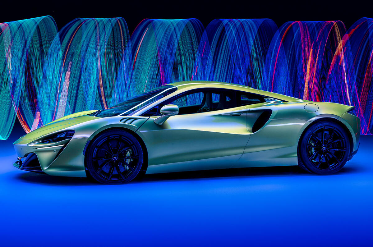98 McLaren Artura 2021 Autocar images studio side edit 98 McLaren Artura 2021 Autocar images studio side edit