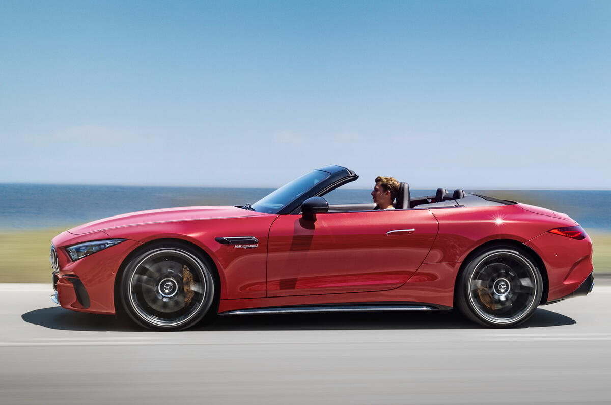 98 Mercedes SL 63 2021 official reveal images tracking side