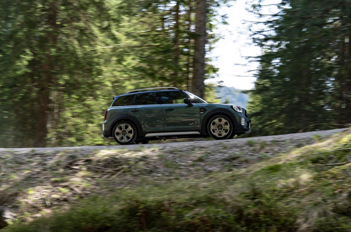 Mini Countryman 2020 facelift - official press images - hero side Mini Countryman 2020 facelift - official press images - hero side