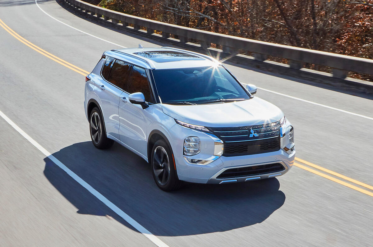 98 Mitsubishi Outlander 2021 official images hero aerial