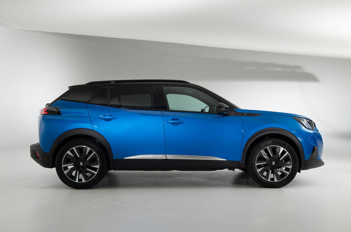 Peugeot e-2008 reveal studio - hero side