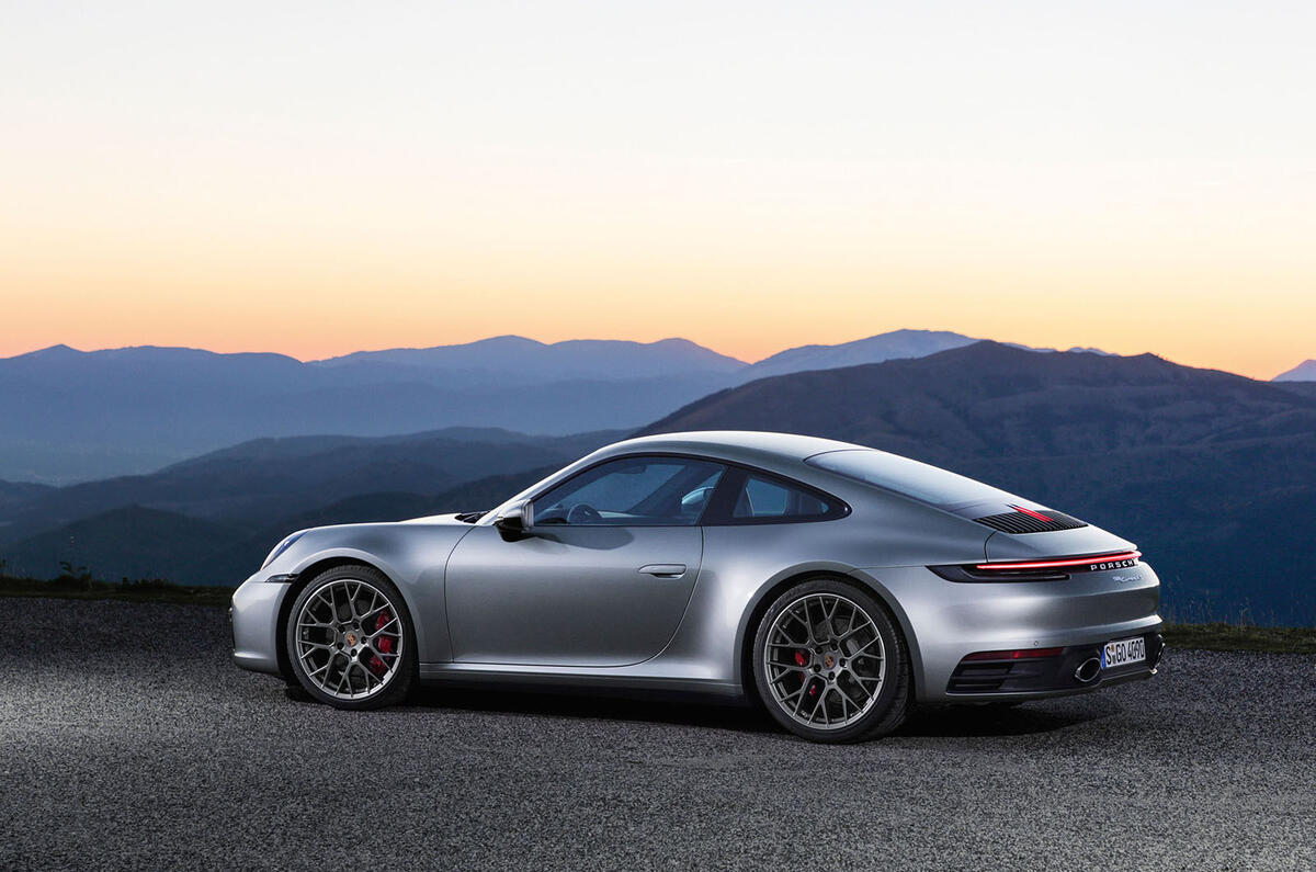 2019 Porsche 911 official reveal - press still side