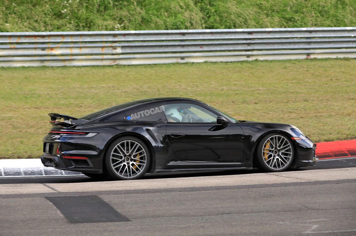 98 Porsche 911 hybrid spy images 2021 side 98 Porsche 911 hybrid spy images 2021 side