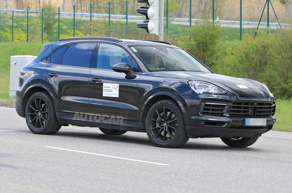 98 Porsche Cayenne 2022 spies front side 98 Porsche Cayenne 2022 spies front side