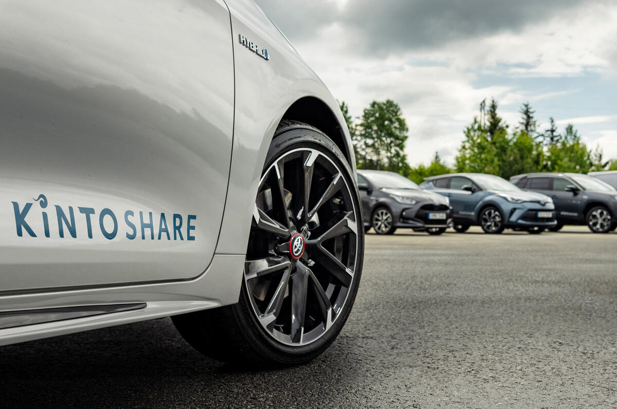 98 Toyota Kinto logo