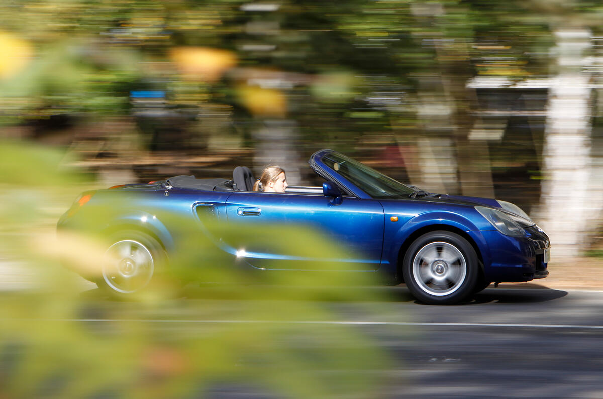 98 toyota mr2 side panning