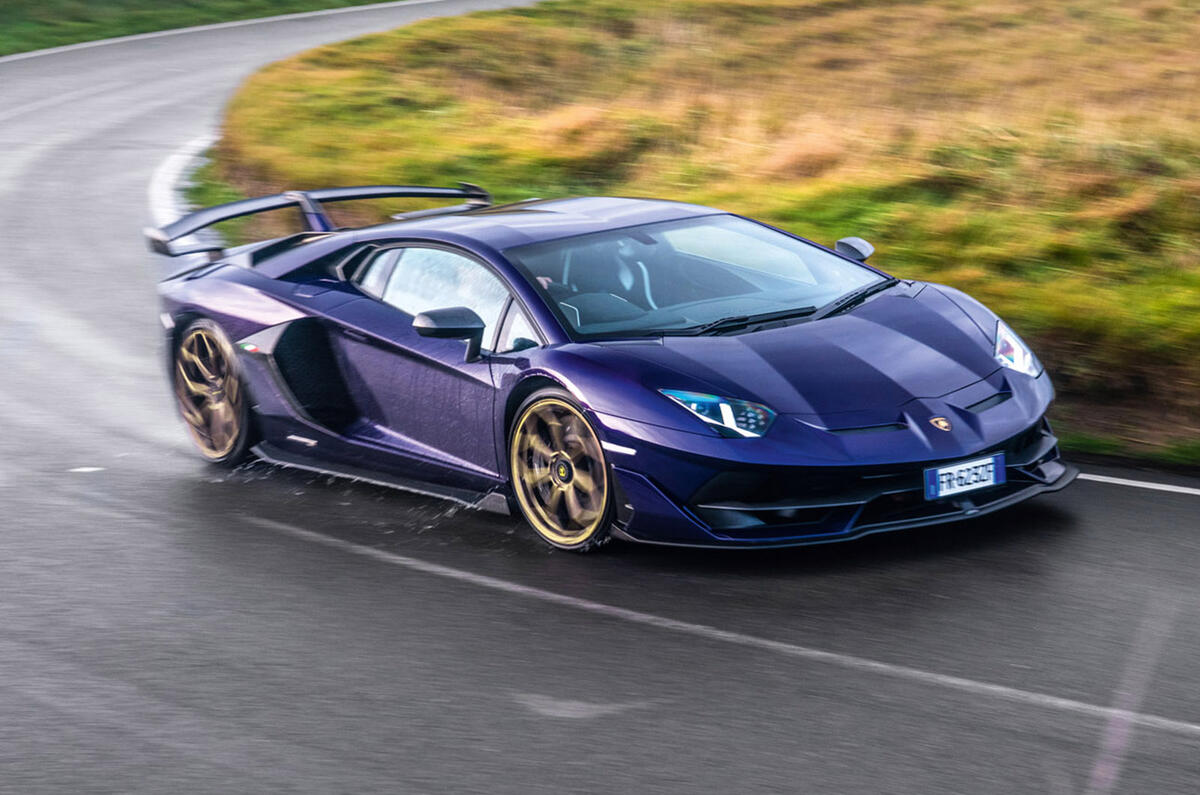 Lamborghini Aventador SVJ - tracking front