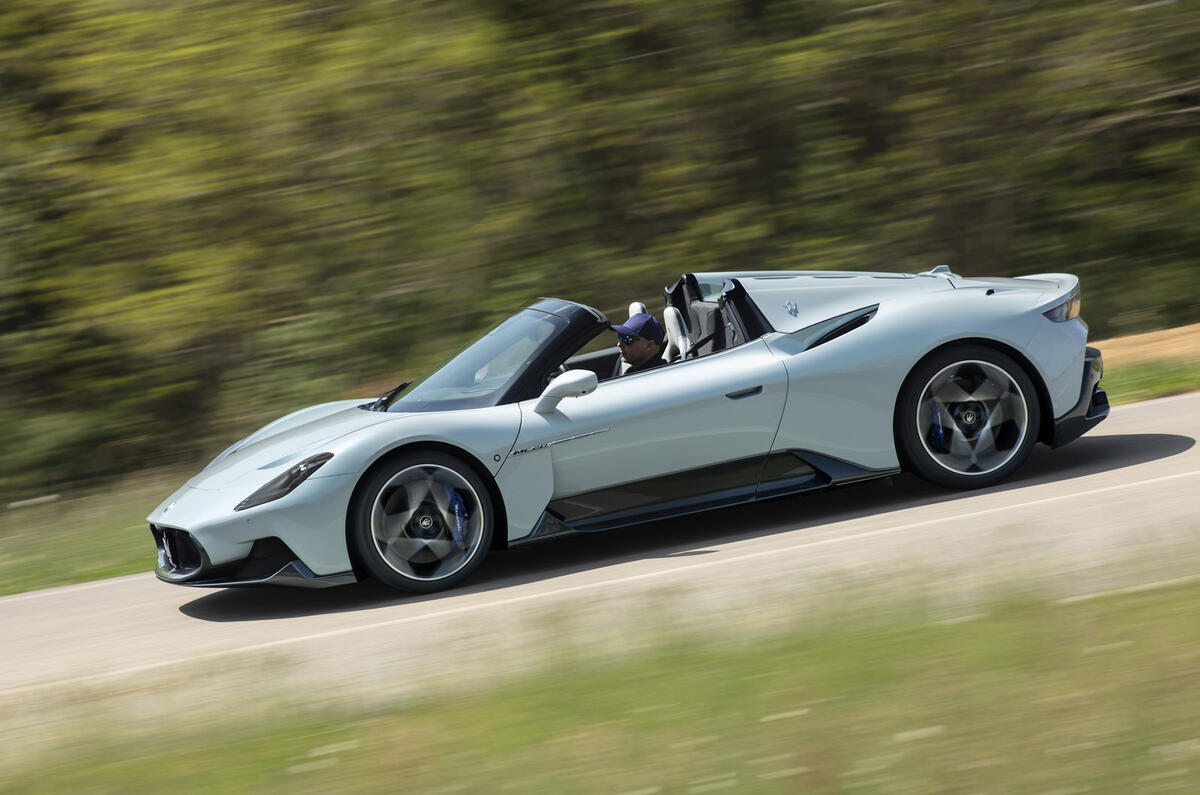 98 Maserati MC20 Cielo side 98 Maserati MC20 Cielo side