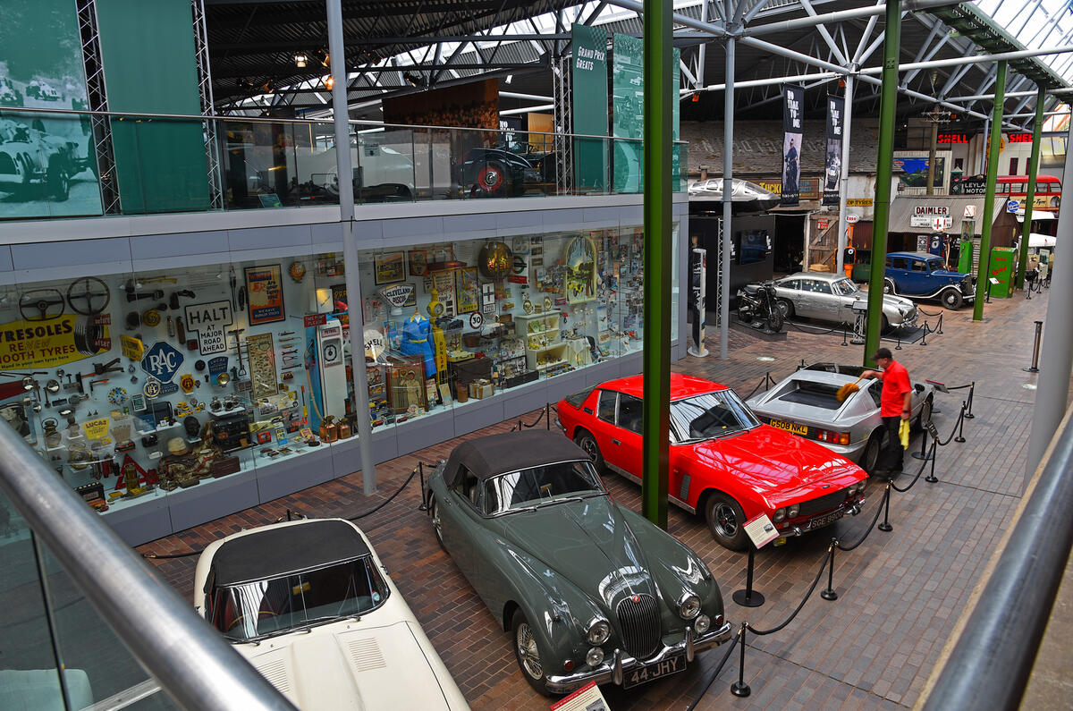 99 beaulieu national motor museum main hall