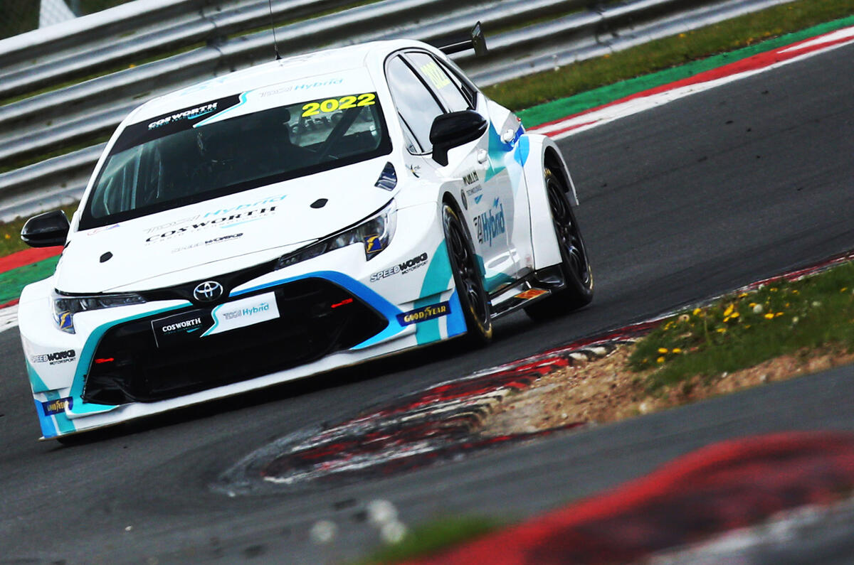 99 BTCC hybrid racer debut feature lead