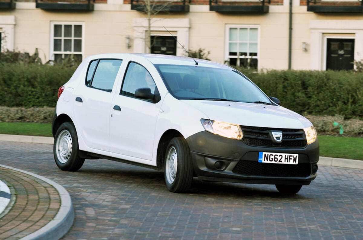 99 dacia sandero access cornering