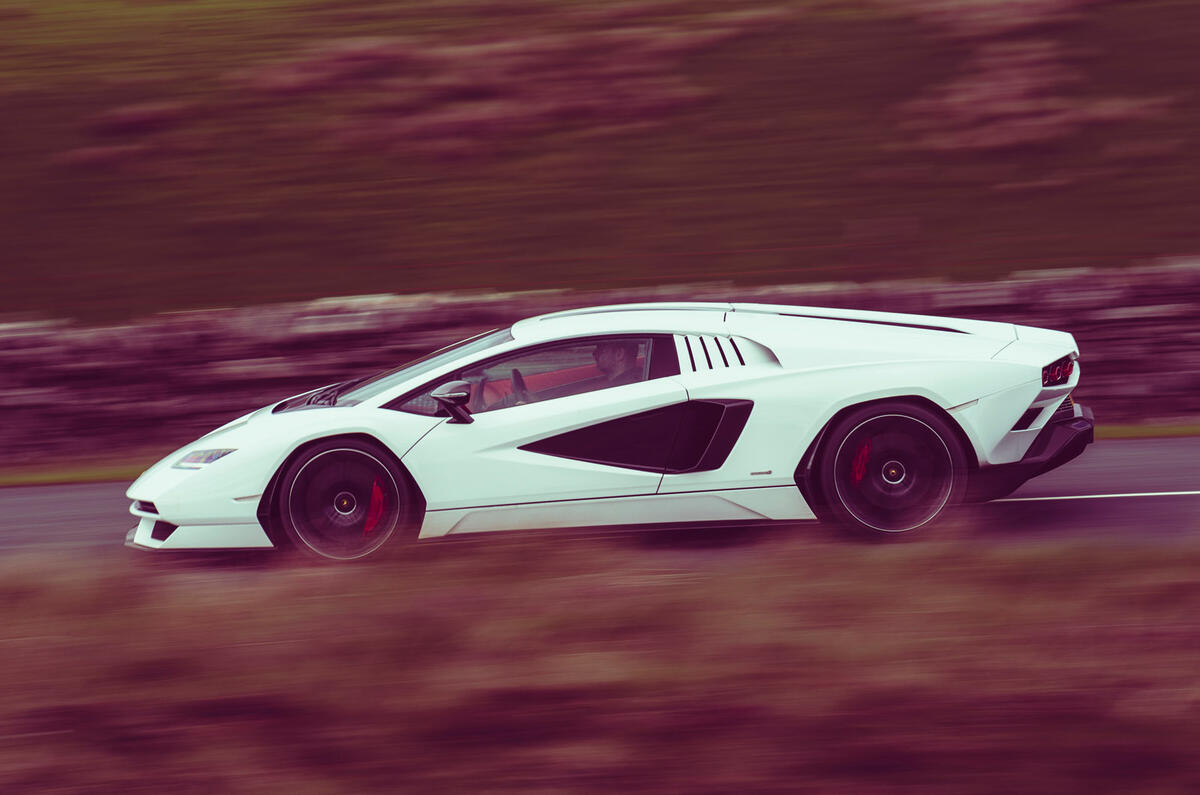 99 lamborghini countach 2022 side panning 99 lamborghini countach 2022 side panning