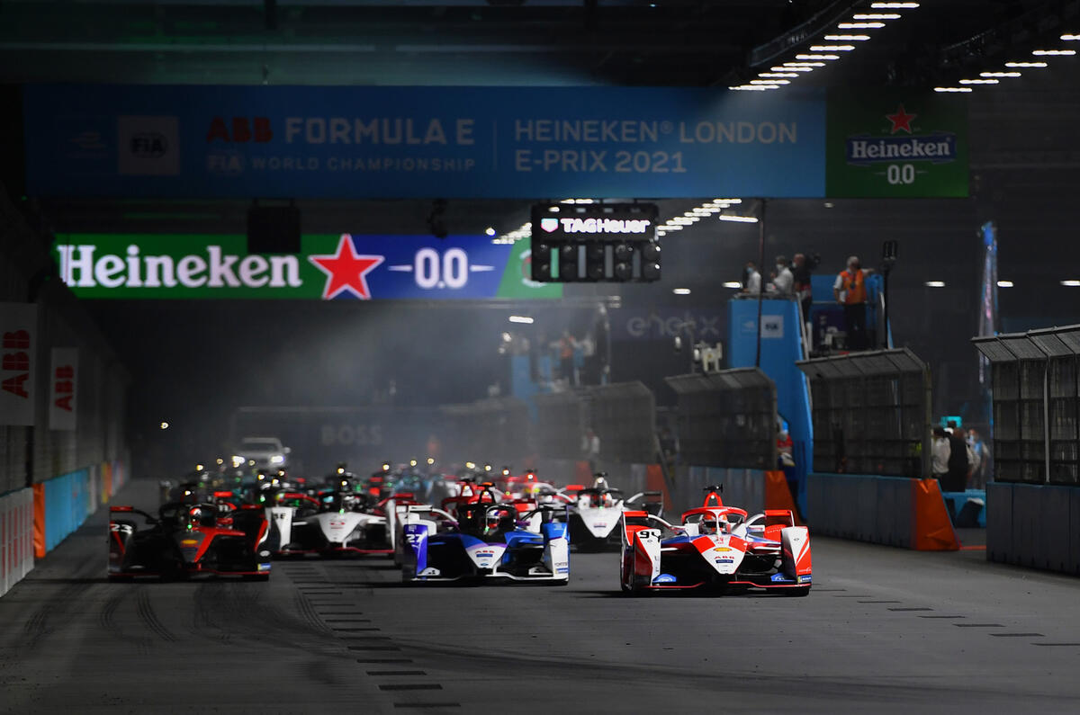 99 London Formula e 2021 heard pitlane lead