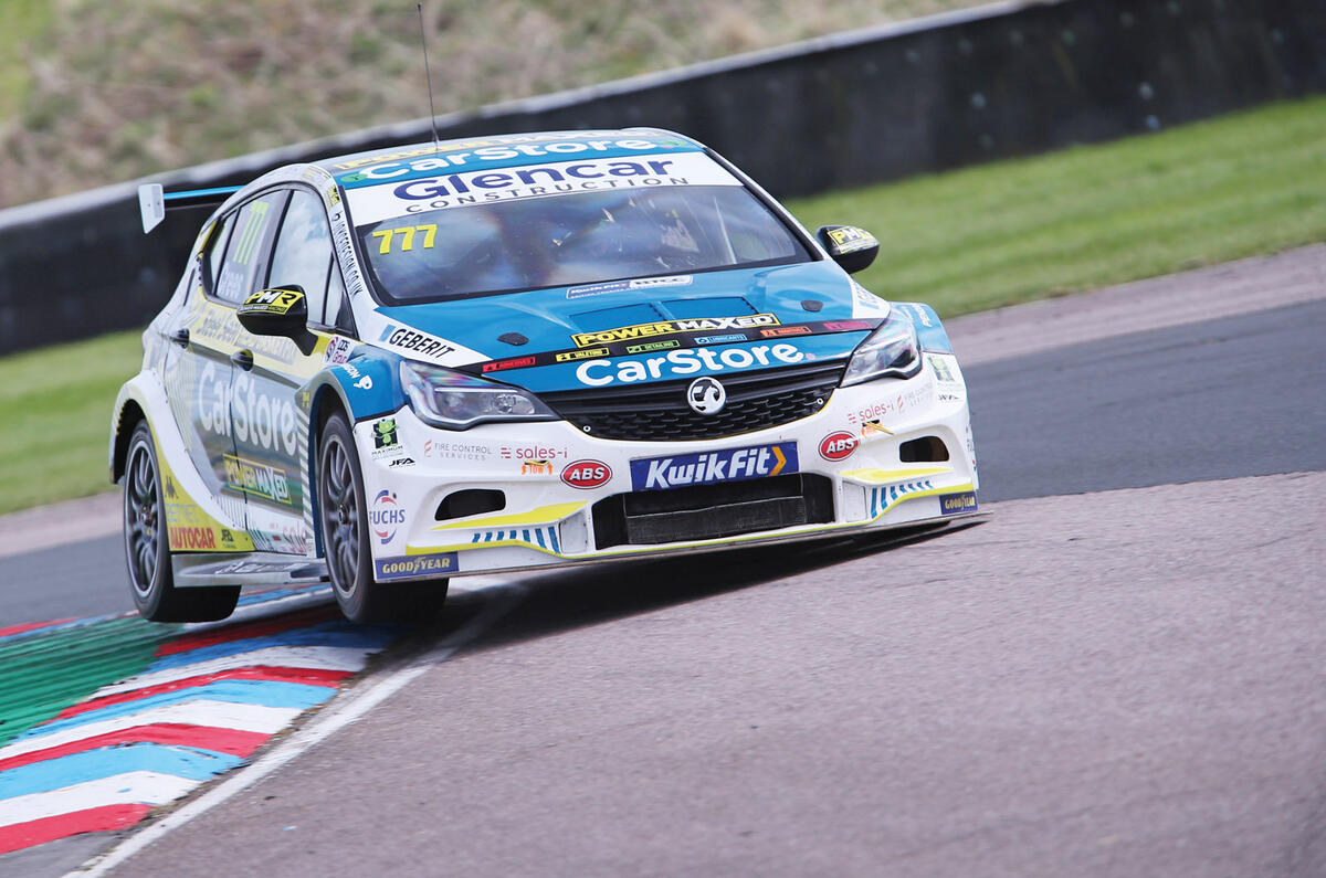 99 matt crees vauxhall astra btcc front 99 matt crees vauxhall astra btcc front