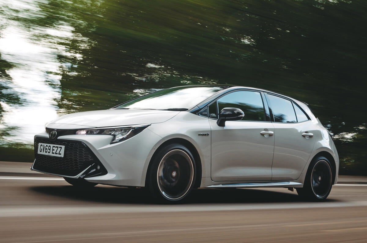 99 nearly new buying guide Toyota Corolla tracking front