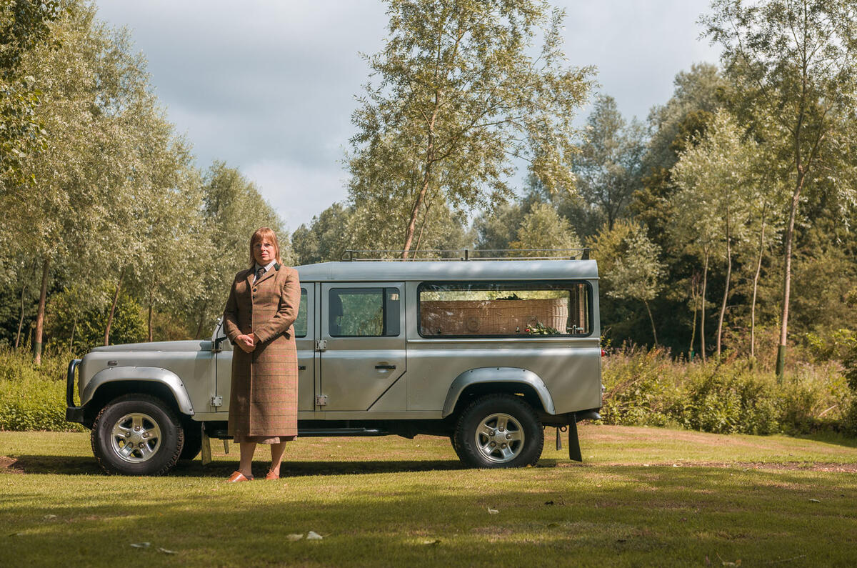 Defender hearse conversion - static