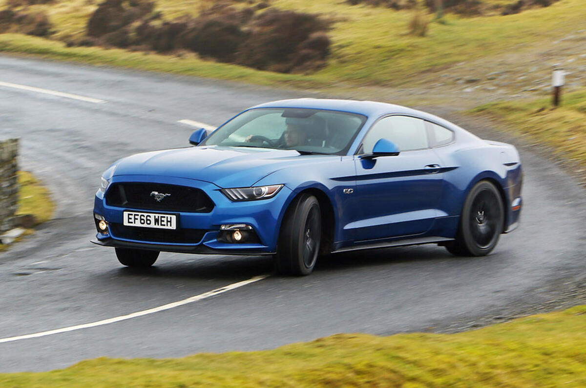 Ford Mustang - tracking side Ford Mustang - tracking side