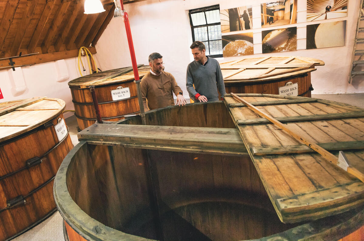 Beamer and basket Beamer and basket