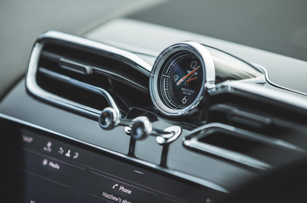 9 LUC Bentley Bentayga Range Rover 2021 0059 9 LUC Bentley Bentayga Range Rover 2021 0059