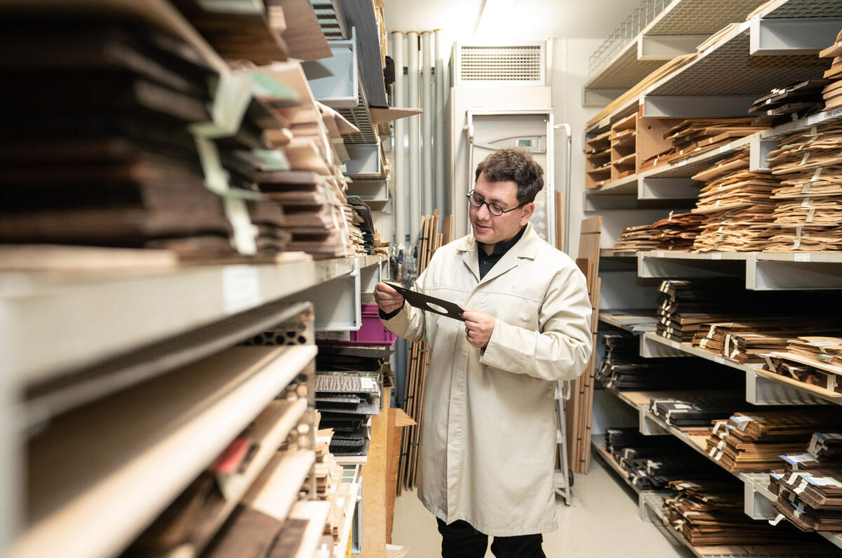 9 P90364615 highRes rolls royce art prog