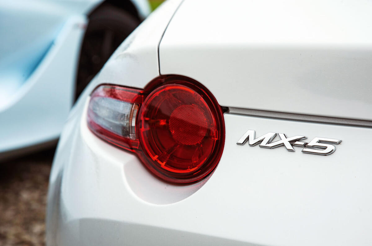 McLaren 720S vs Mazda MX-5 8 McLaren 720S vs Mazda MX-5 8