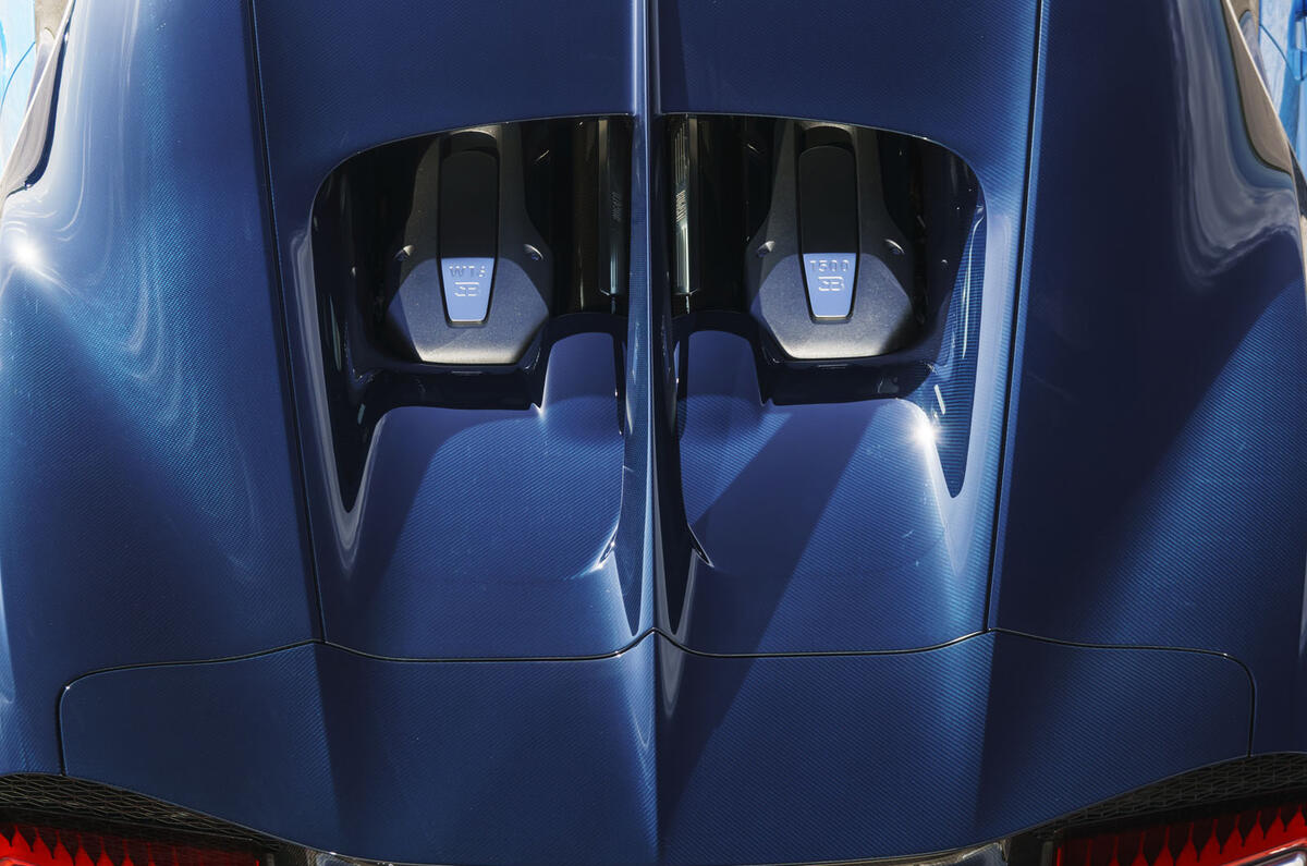 Bugatti Chiron engine
