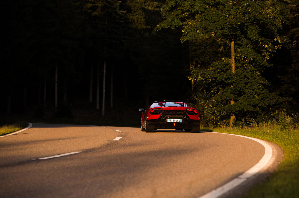 2019 Lamborghini Huracan Performante - cornering rear