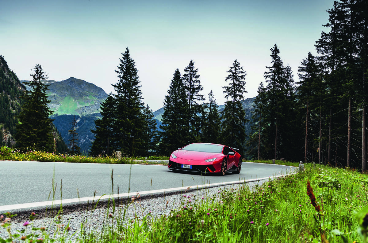 2019 Lamborghini Huracan Performante - cornering front