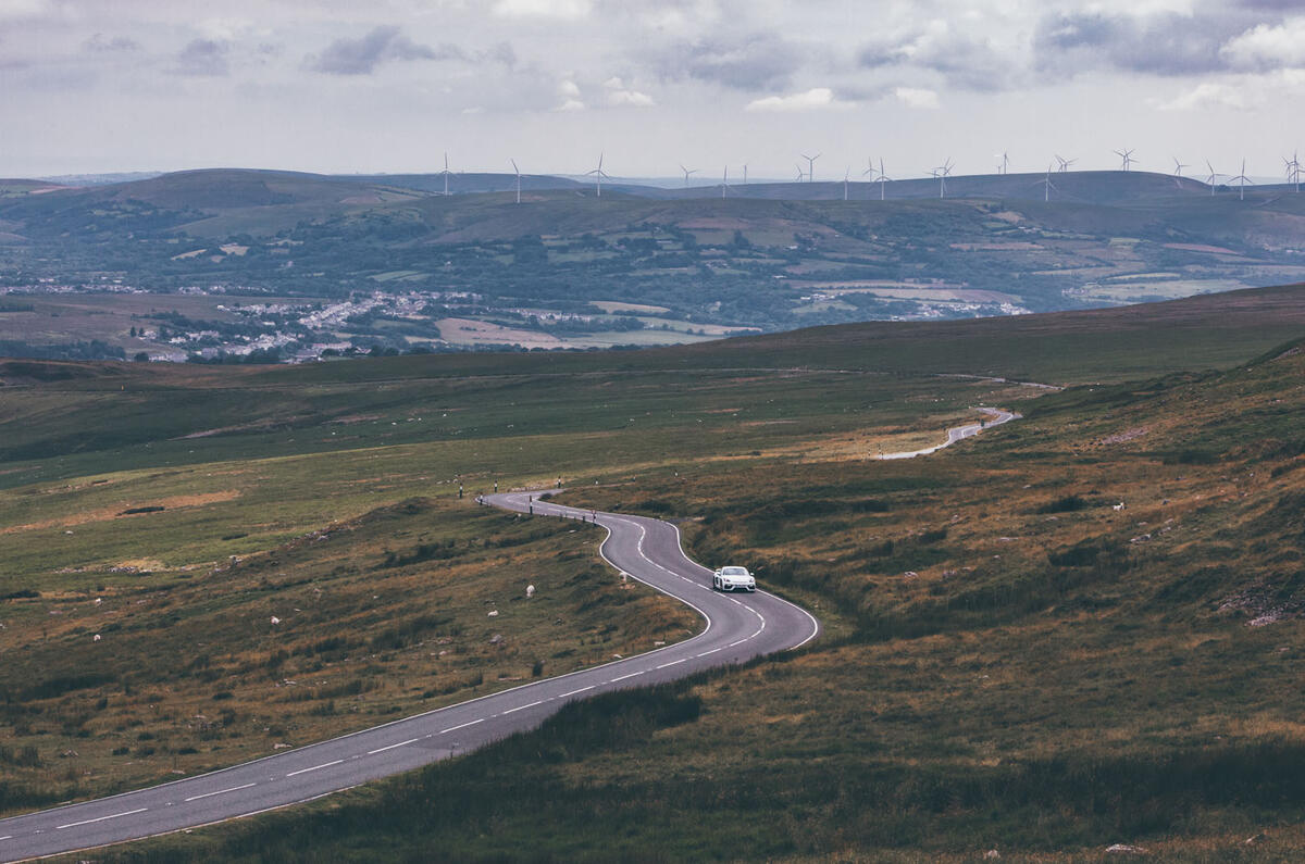 Porsche 718 Cayman GT4 driving - distance