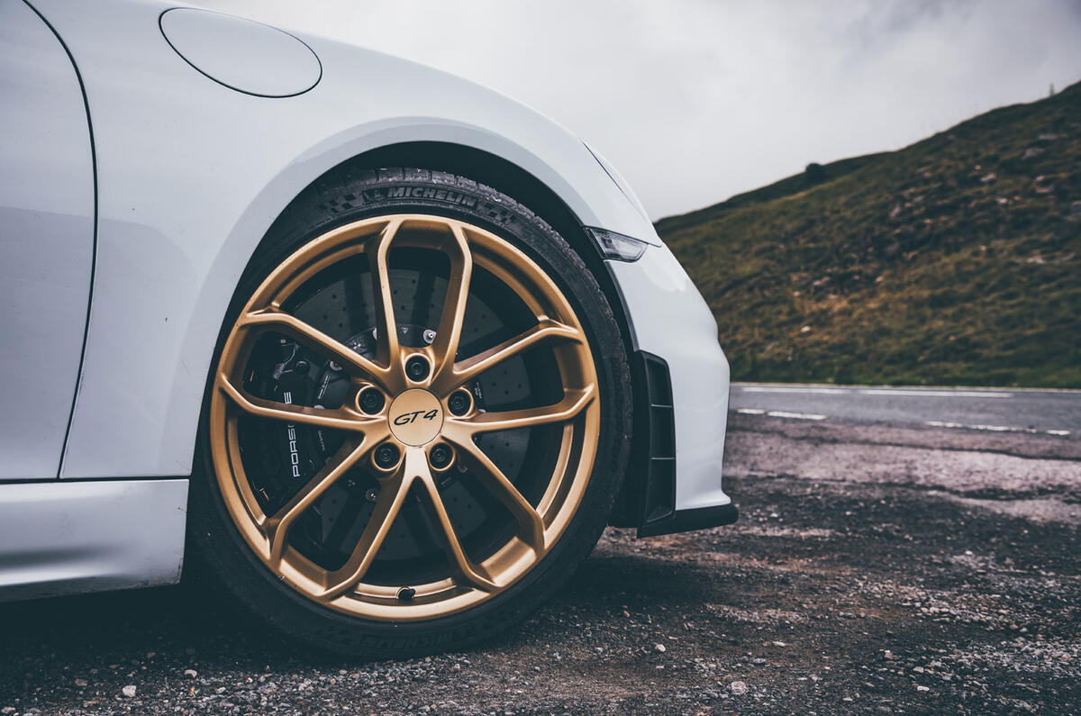 Porsche 718 Cayman GT4 static - wheel