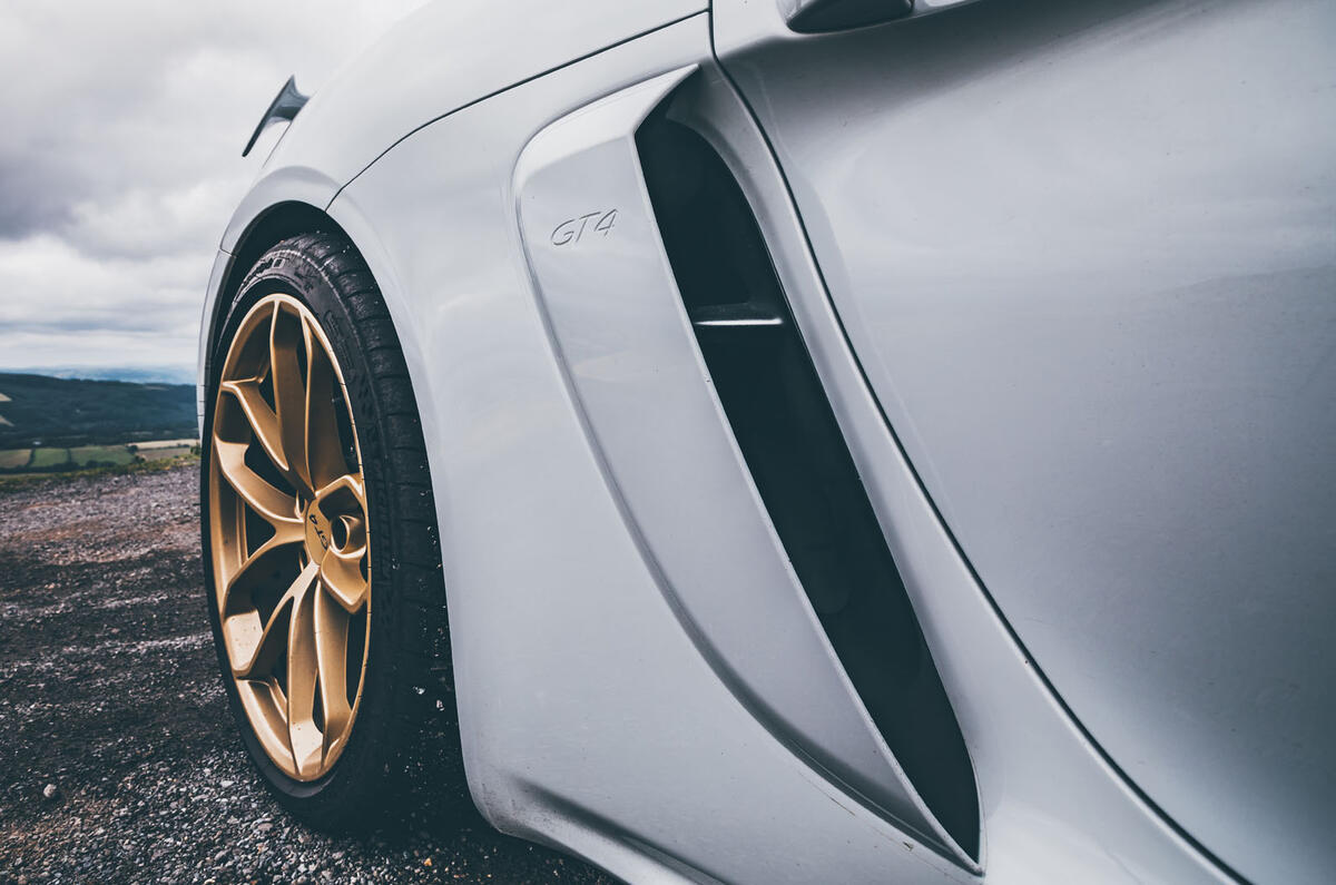 Porsche 718 Cayman GT4 static - air intake