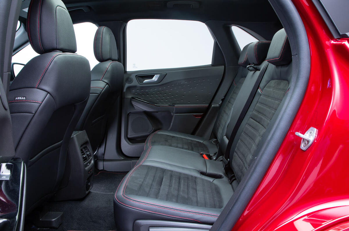 2020 Ford Kuga studio