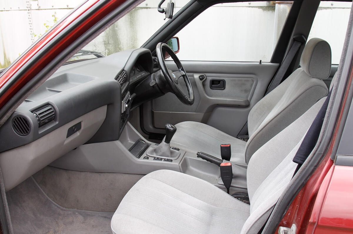BMW 3 Series (E30) BMW 3 Series (E30)
