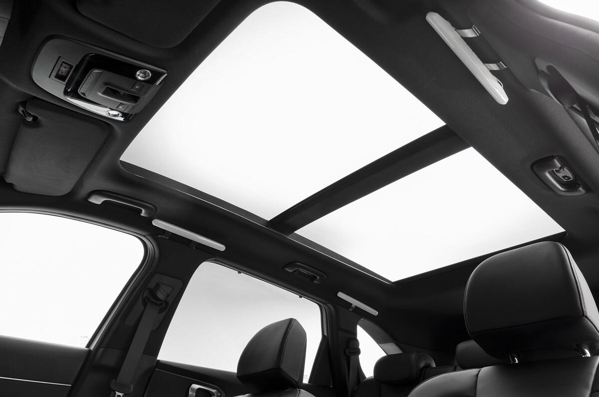 2020 Kia Sorento unveiling - sunroof 2020 Kia Sorento unveiling - sunroof