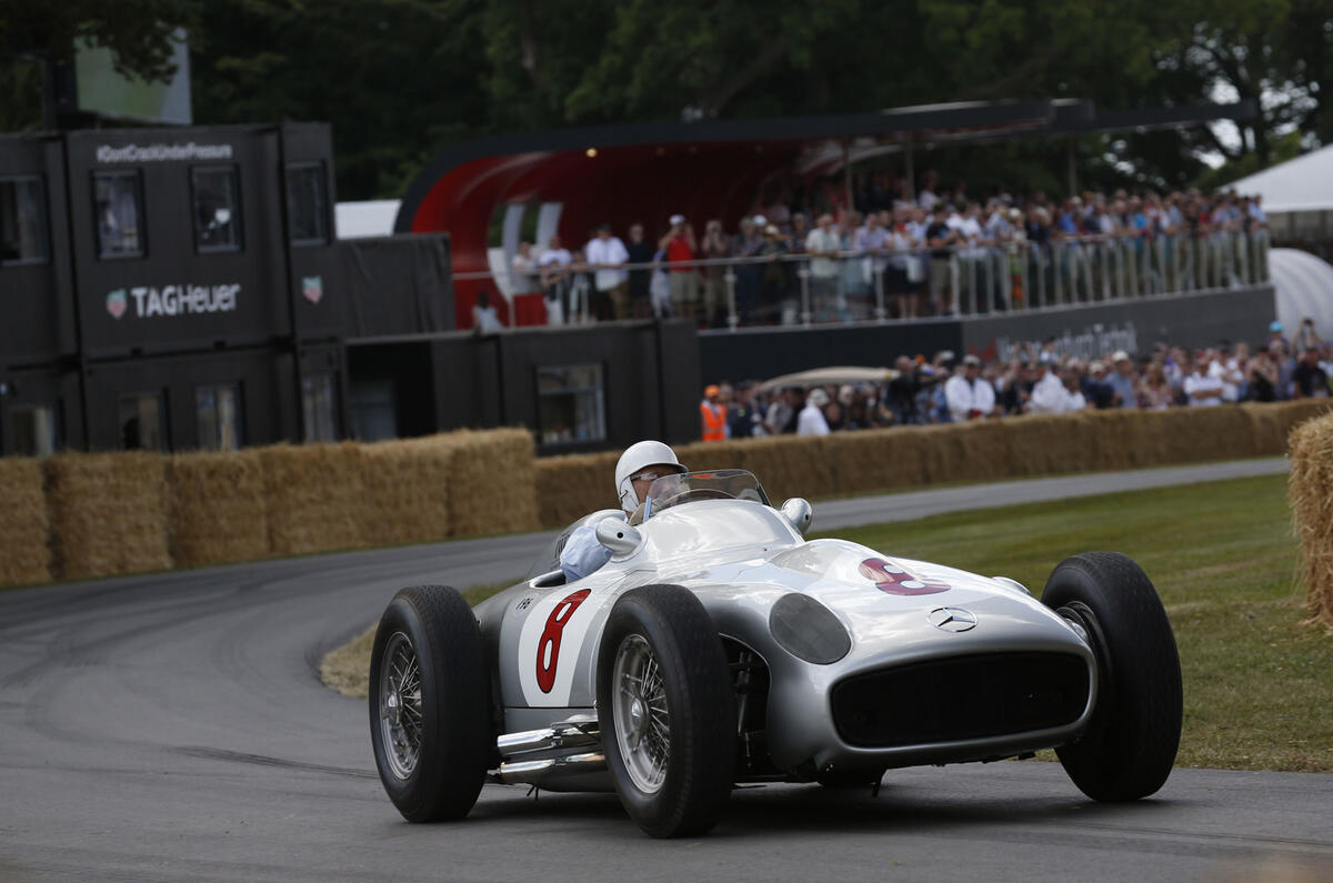 Sir Stirling Moss officially retires at the age of 88