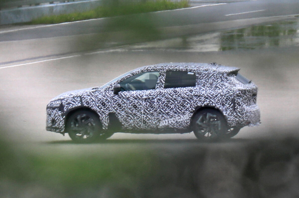 Nissan Qashqai spyshot rear side Nissan Qashqai spyshot rear side
