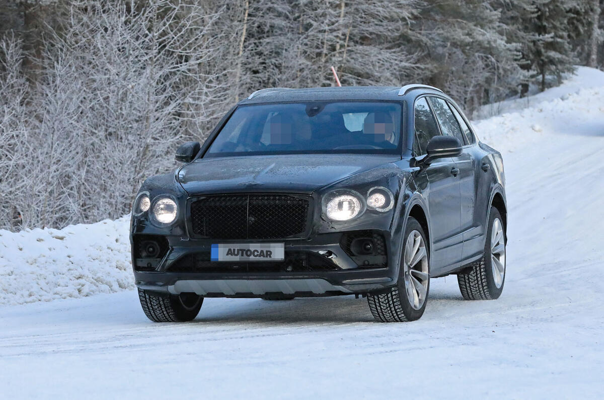2020 Bentley Bentayga prototype - winter testing