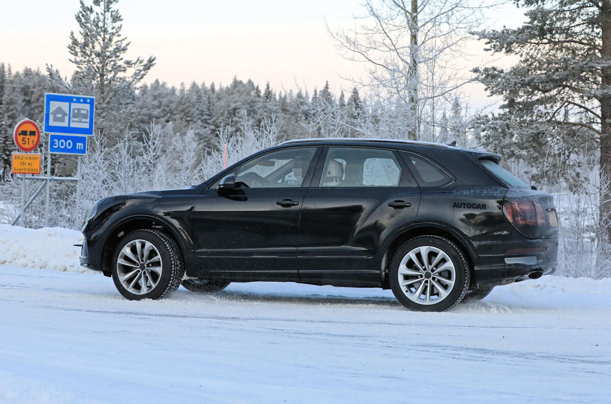 2020 Bentley Bentayga prototype - winter testing