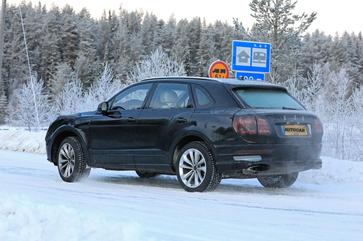 2020 Bentley Bentayga prototype - winter testing