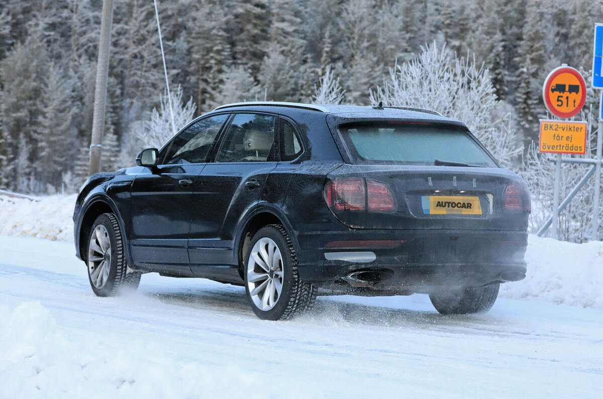 2020 Bentley Bentayga prototype - winter testing
