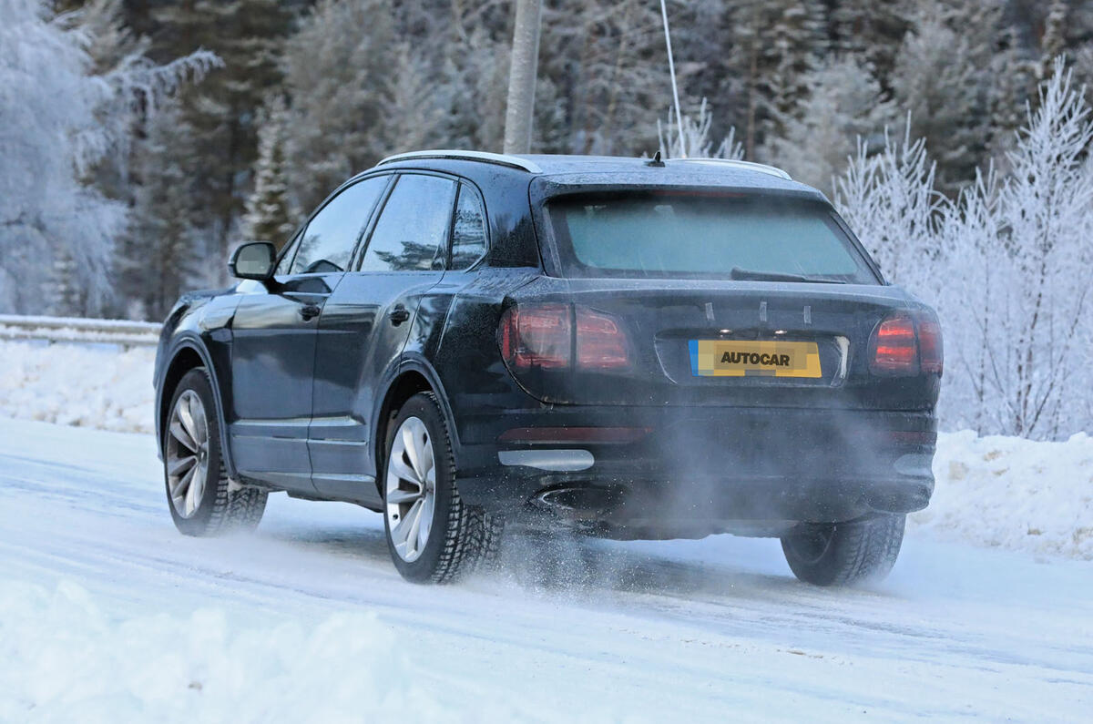 2020 Bentley Bentayga prototype - winter testing