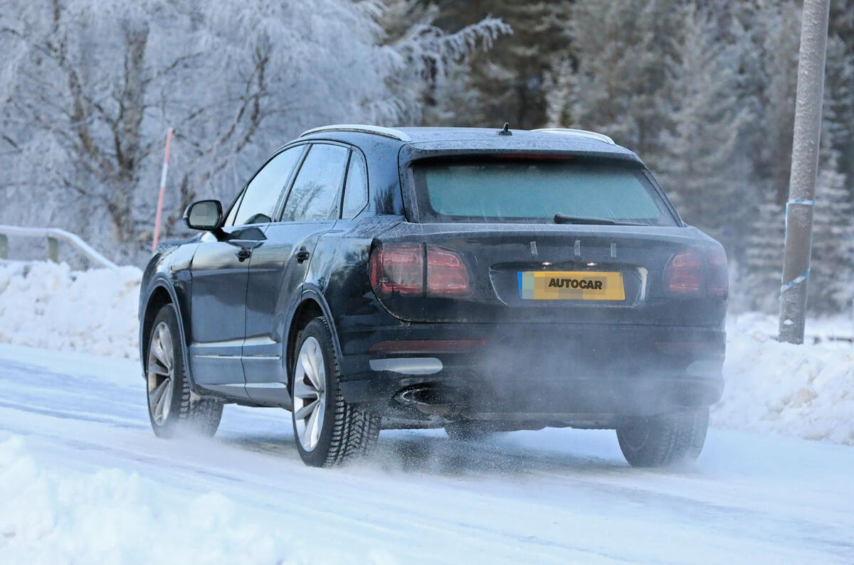 2020 Bentley Bentayga prototype - winter testing