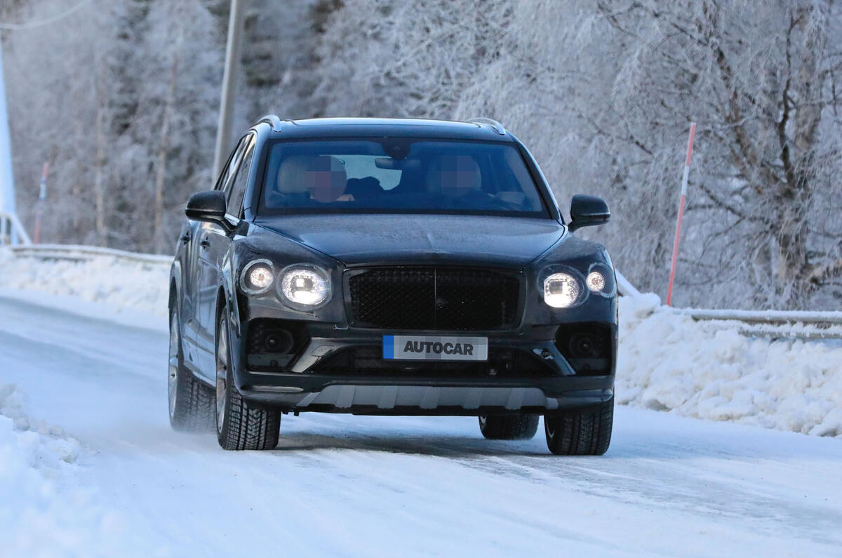 2020 Bentley Bentayga prototype - winter testing